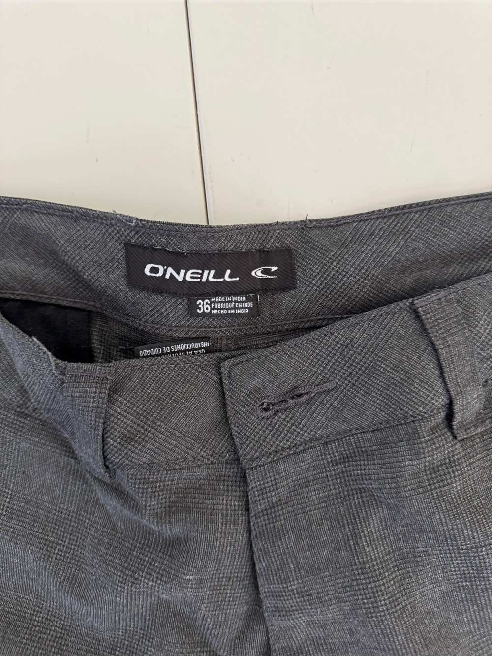 O'Neill Men's Charcoal Flat-Front Shorts - Picture 2 of 3